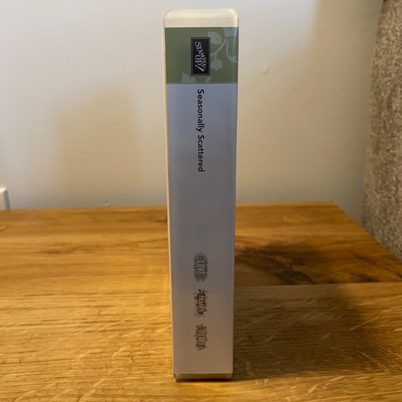 Stampin’ Up! Seasonally Scattered 135020 Set of 3 Stamps – Merry, Thanks, Love - Picture 7 of 9